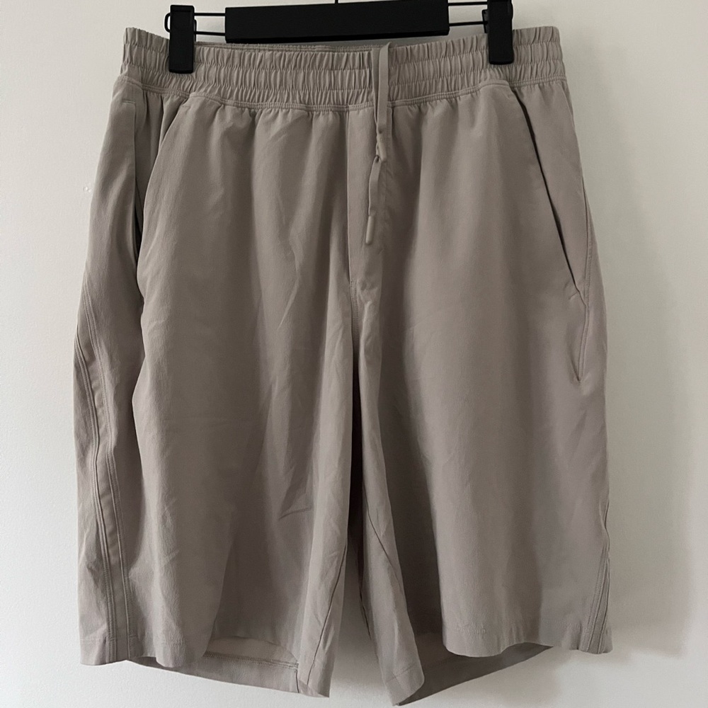 Lululemon Linerless Pace Breaker Shorts 9” Khaki Tan Men’s Size M